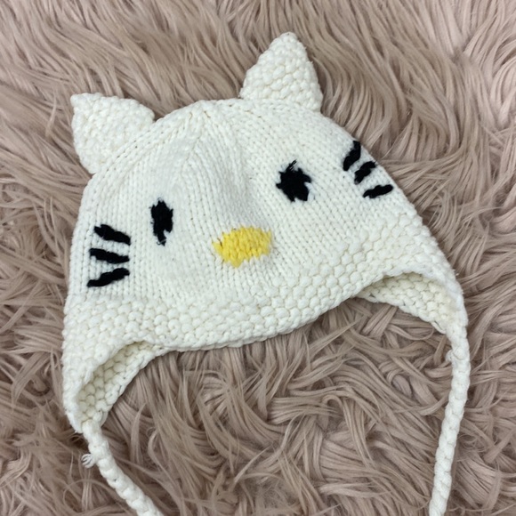 Hello Kitty Crochet Hat - Picture 2 of 3